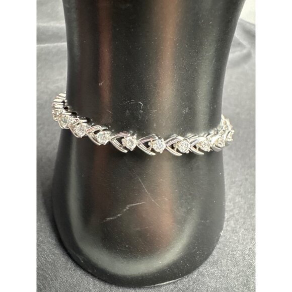 Elegant Silver Toned Crystal-Cut WishBone Tennis Bracelet With Heart Links 7" - Picture 1 of 5